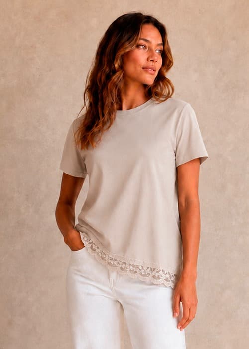 Remera Diagonal Encaje