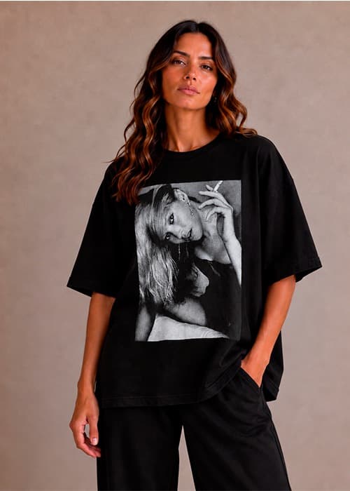 Remeron Kate Pose