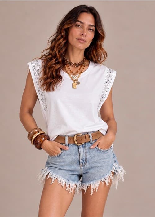 Remera con tachas