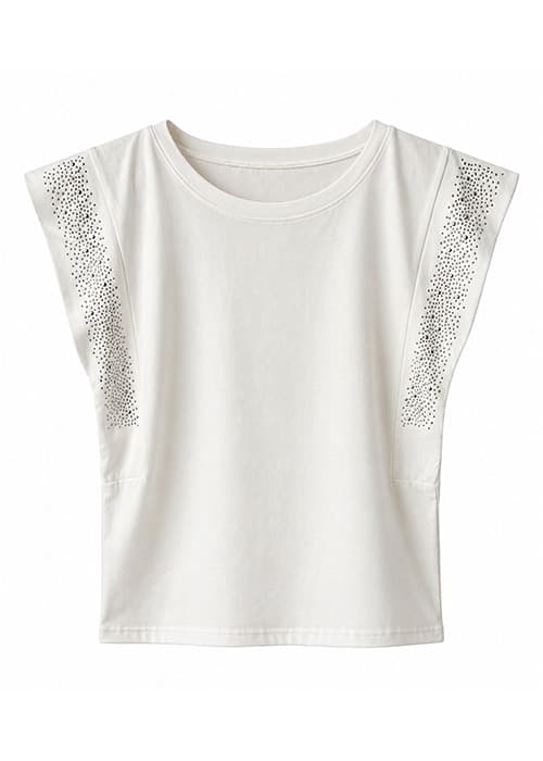 Remera con tachas